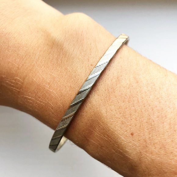 Vintage Jewelry - Vintage gold striped stacking bangle bracelet